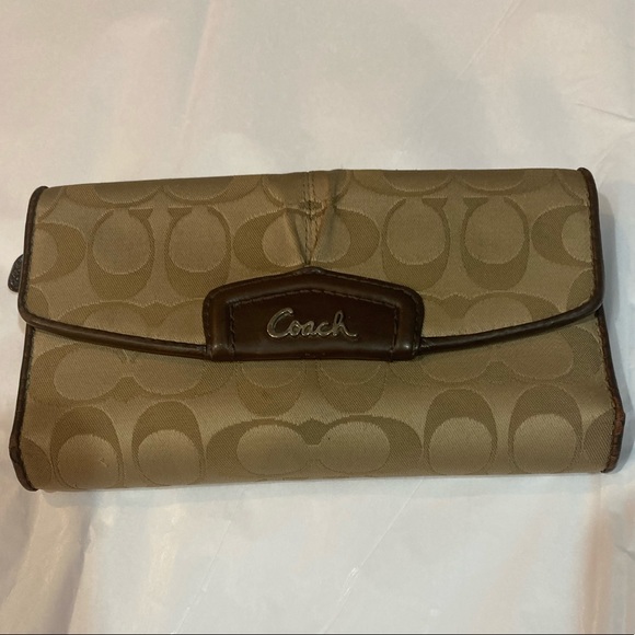 Coach Handbags - 🎁SOLD🎁Coach Gorgeous Wallet.